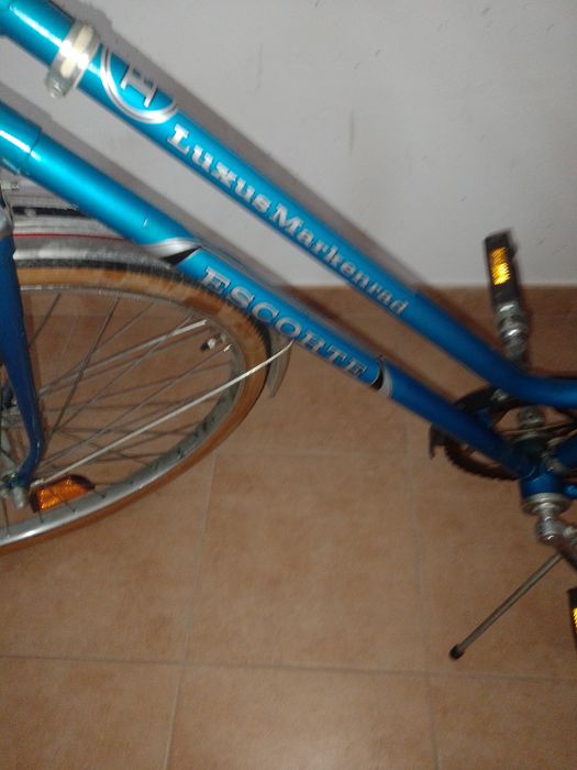 Bicicleta de marca ESCOHTE
