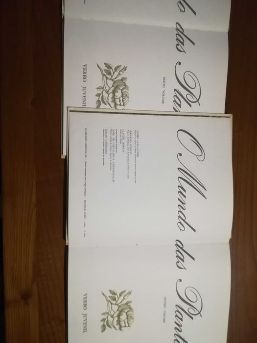 2 livros - O mundo das plantas