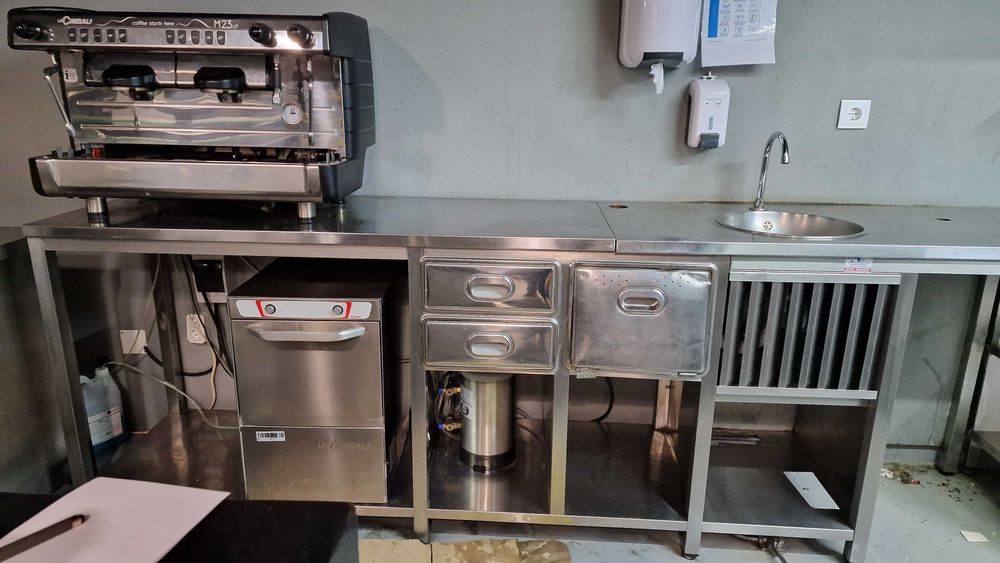 Oportunidade: Equipamentos e mobiliário para café