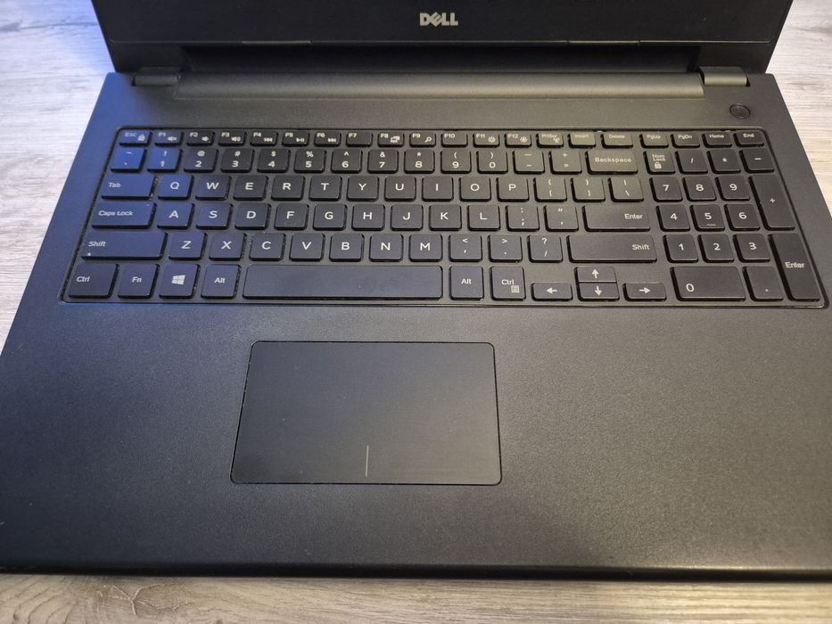 Dell Inspiron 15 3000 | i3-4005U | 8 GB RAM | SSD 256 GB | Win 10 Pro