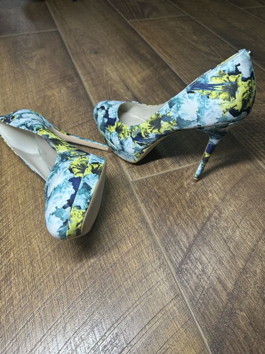 туфлі-човники на підборах від Karen Millen