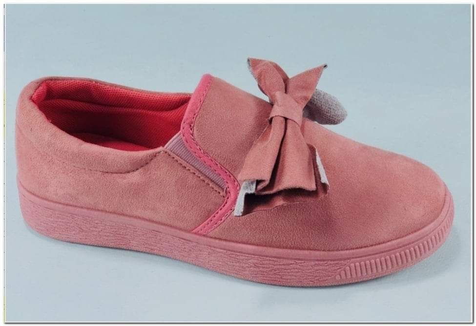 Жіночі мокасини.