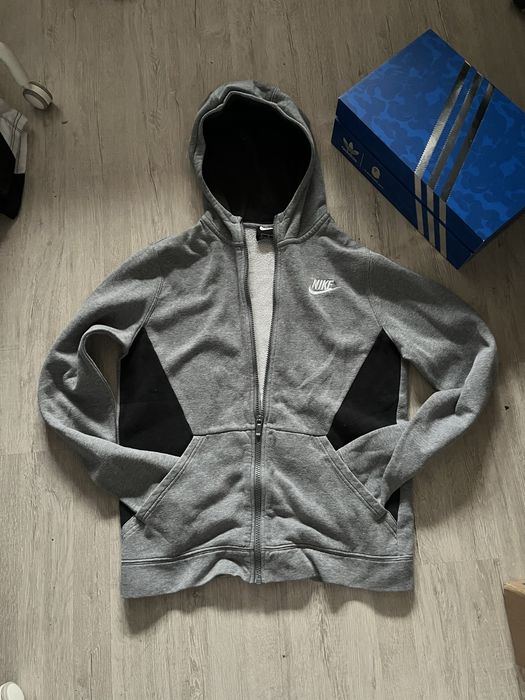 Szara bluza nike rozpinana