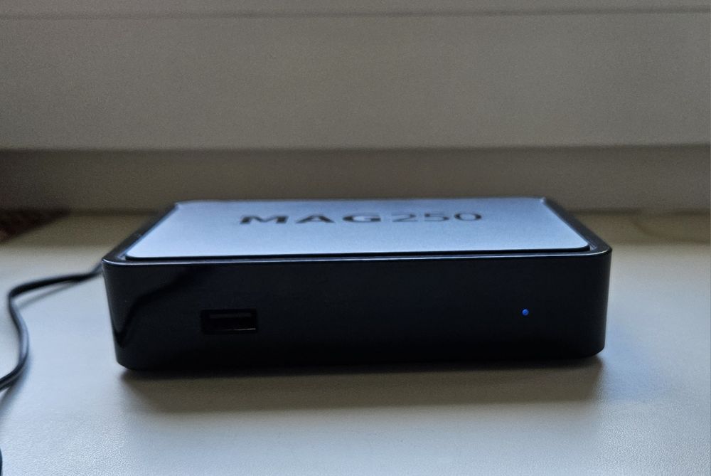 Продам приставку тв mag 250