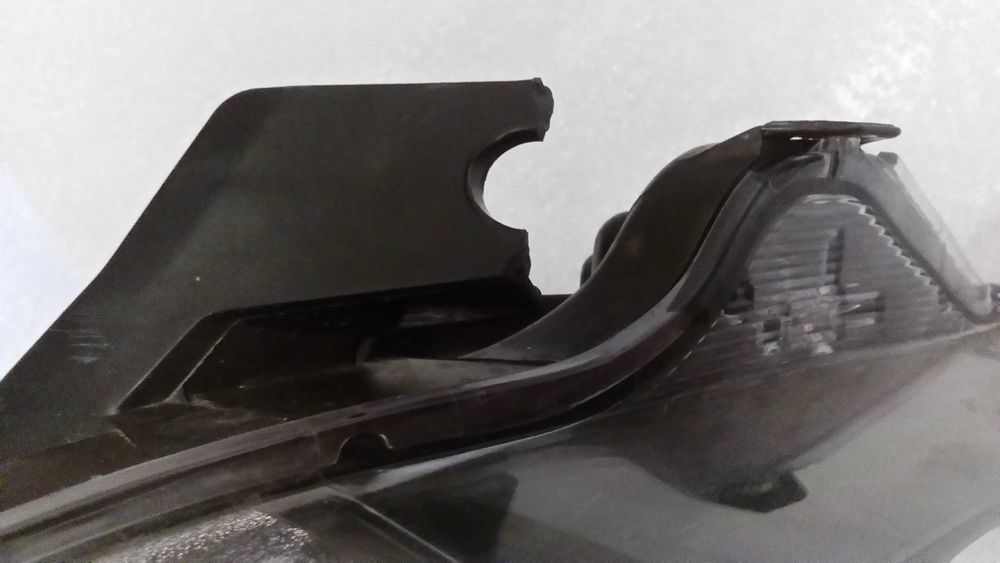 Toyota Yaris III FL Hybrid 2014–2017 – grill + reflektor lewy i prawy