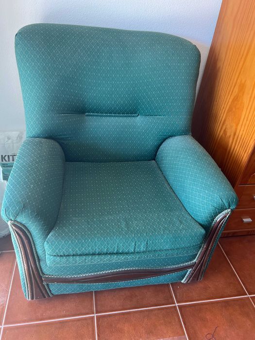 Poltrona / Sofá Vintage em Tecido Verde com Detalhes em Madeira Escura