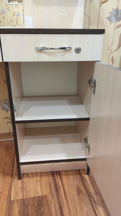 Стіл для макіяжу(туалетний) з дзеркалом