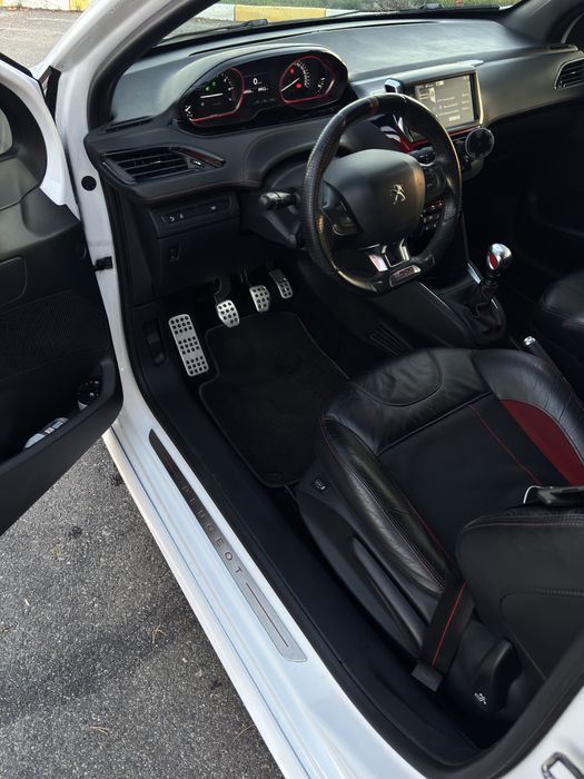 Peugeot 208 GTI 2013