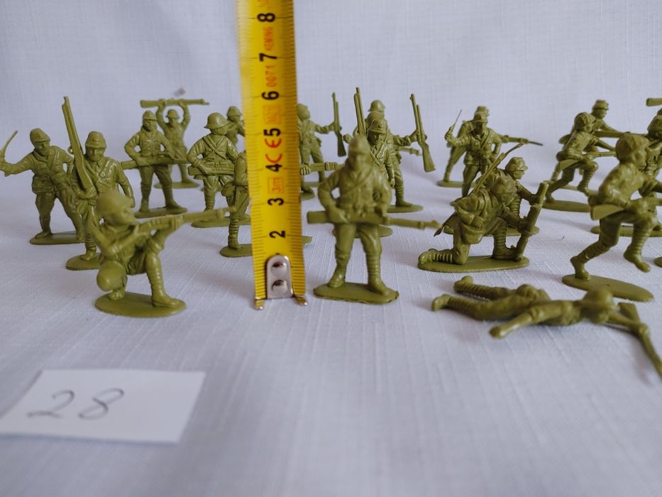Żołnierzyki figurki 28 szt retro zabawki vintage PRL