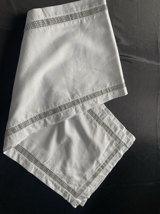 Bialy bieznik z cyrkoniami home&you