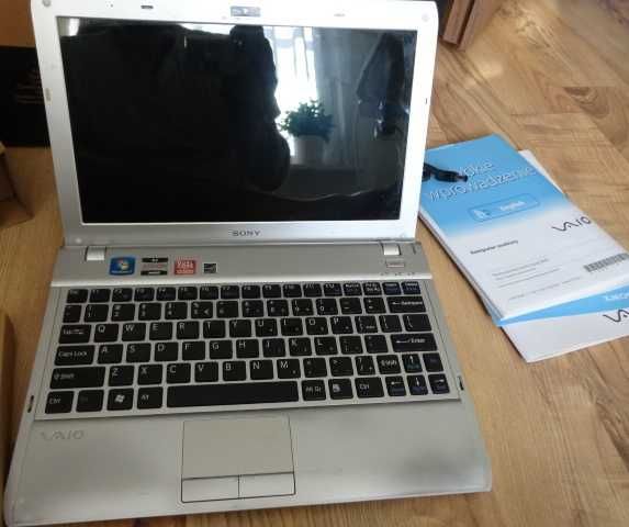 laptop 11,6" Sony Vaio VPCYB3V1E/S 4GB RAM sprawny 500gb HDD Win7Pro