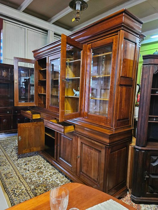 Excelente móvel em madeira maciça para sala ou escritório - óptim