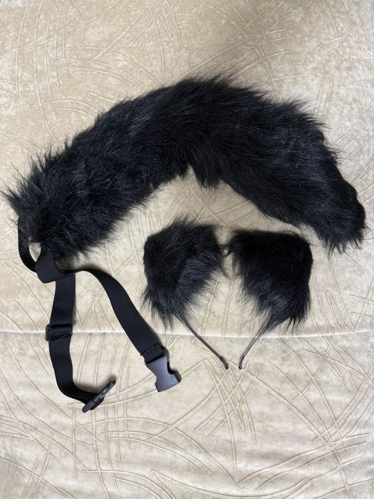 Хвіст та вуха чорний/пісочний колір