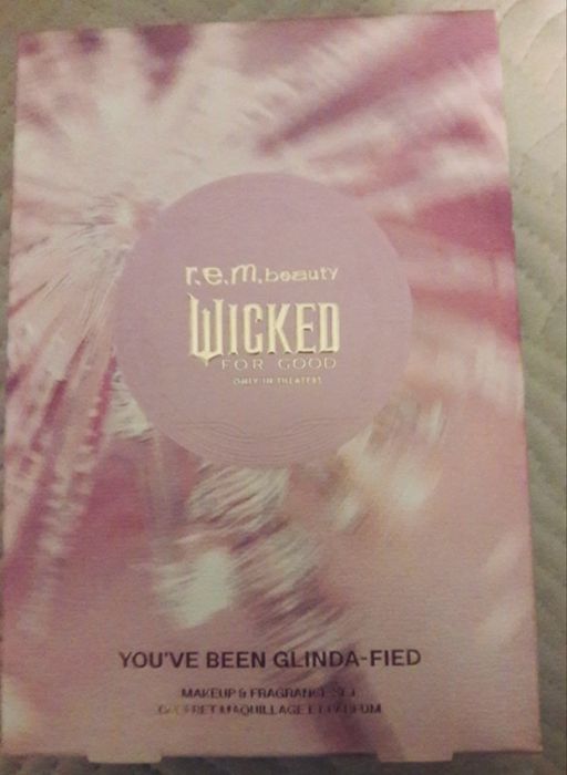 Rem Ariana set Glinda Wicked movie