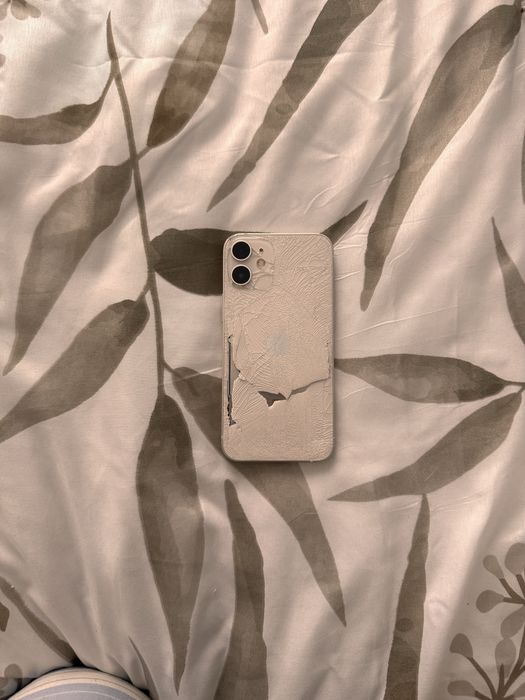 iPhone 12 Mini Avariado + Cabo Lightning (Para Peças/Reparação)