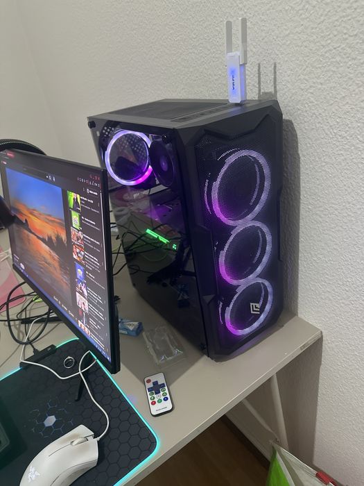 Vendo torre gaming, com fones e teclado incluídos