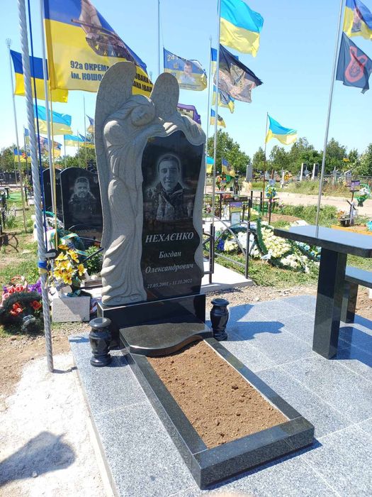 Виготовлення та встановлення гранітних пам'ятників будь-якої складност