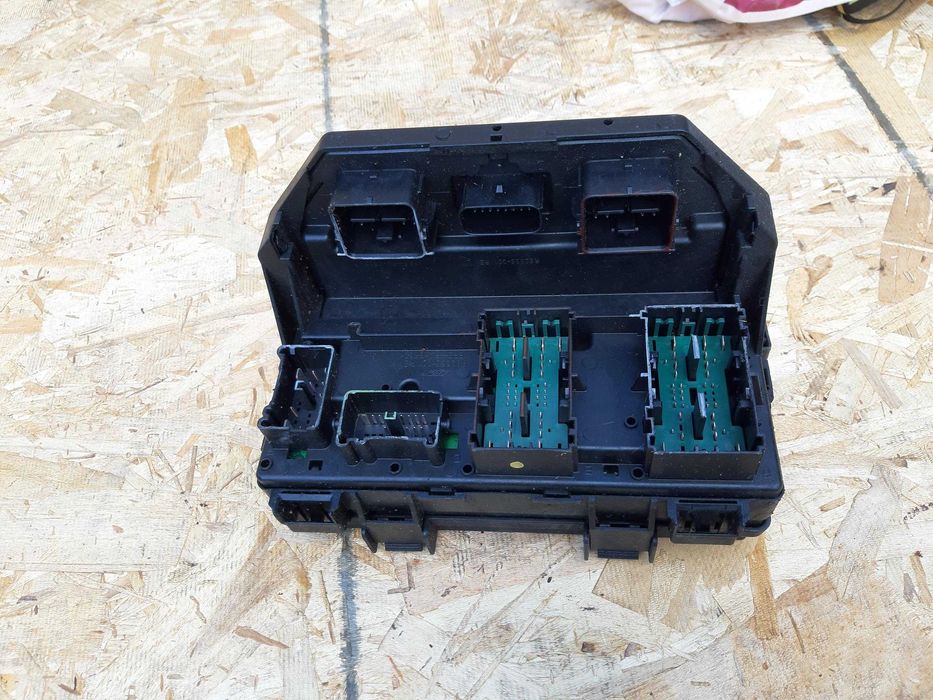 Puszka skrzynka bezpieczników CHRYSLER VOYAGER RT 14-19r 3.6