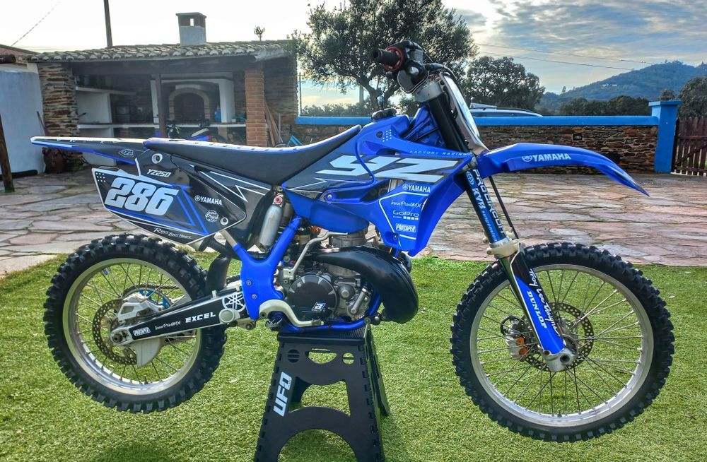 YAMAHA YZ 250 ---