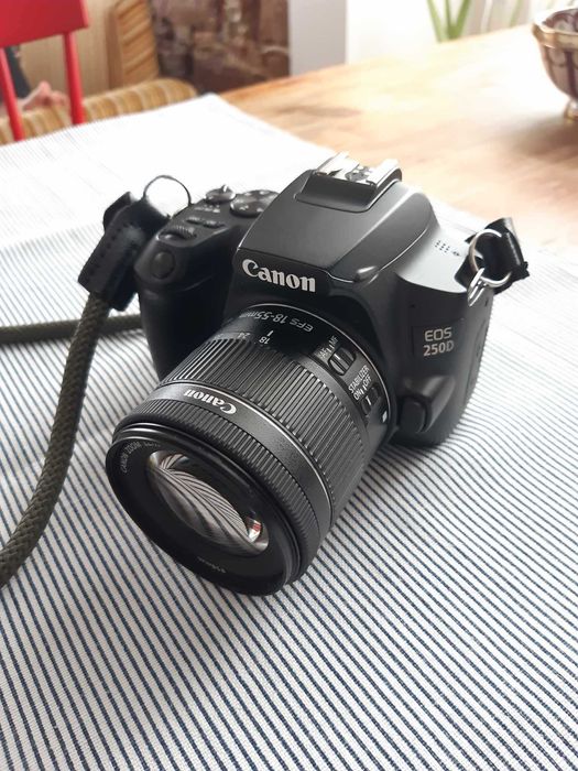 Canon EOS 250D -