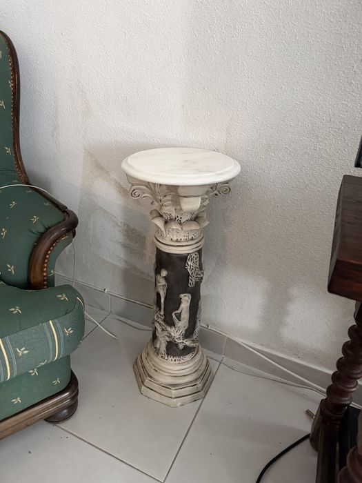 Coluna decorativa em pedra Mármore