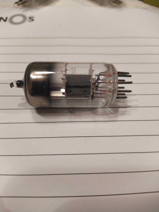 Válvulas ECC 82   TRIGON