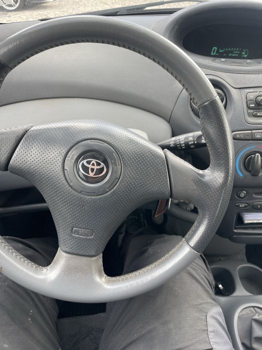 Toyota yaris 1.0 VVTi 2002