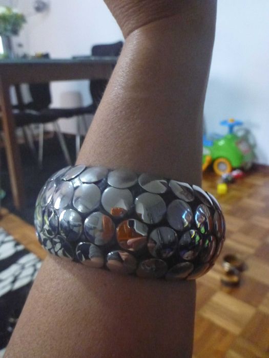 Varias pulseiras, varias marcas