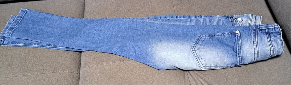 Spodnie dzinsy dla dziewczynki 128cm
