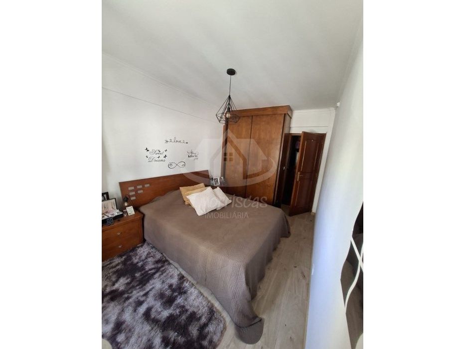 Apartamento T2 luminoso com varanda em Odivelas