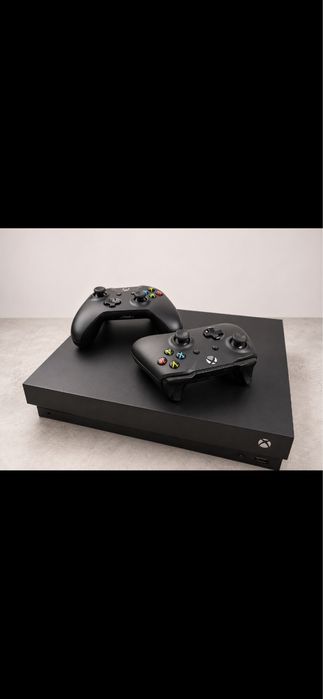 Xbox One X 1 TB + 2 pady – bardzo dobry stan