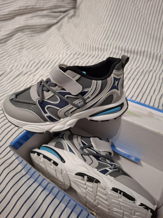 Sprzedam dla chłopca buty i kurtke 134 roz.