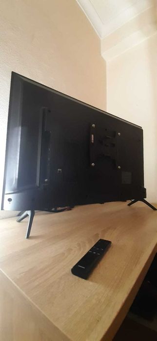 Samsung Smart TV 43" 4K UE43AU7025  (Excelente Estado)