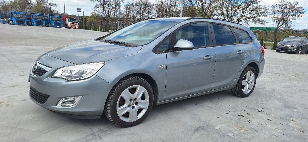 Kompletny przód Opel Astra J 1.7 CDTi kod lakieu Z179