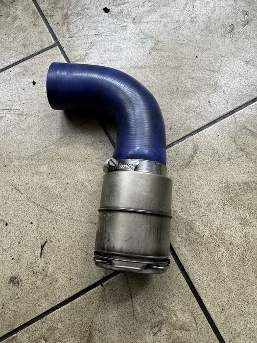 Патрубок на рено мастер 3  BITURBO 2.3