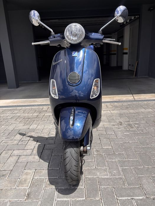Vespa lx 125.