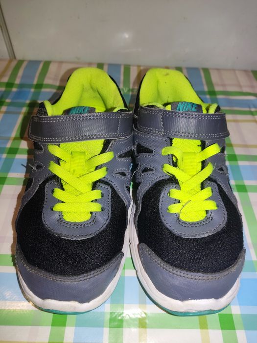 Кросівки на хлопчика фірми Nike розмір 311