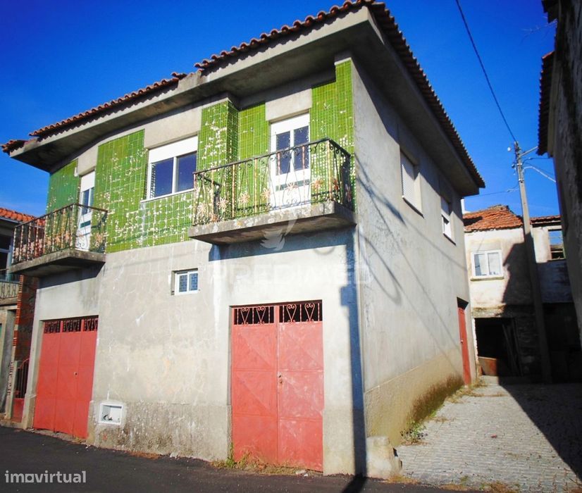 3 moradias geminadas para recuperação em Abaças - Vila Real