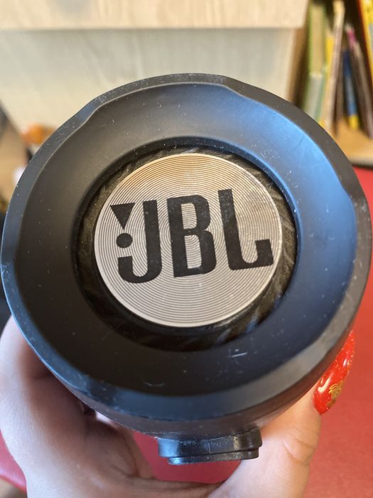 Колонка музыкальная JBL , хорошее чистое звучание