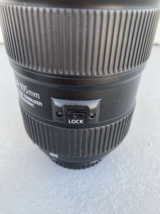 Canon EF 24-105 f4 L IS II USM + Canon EW-83M