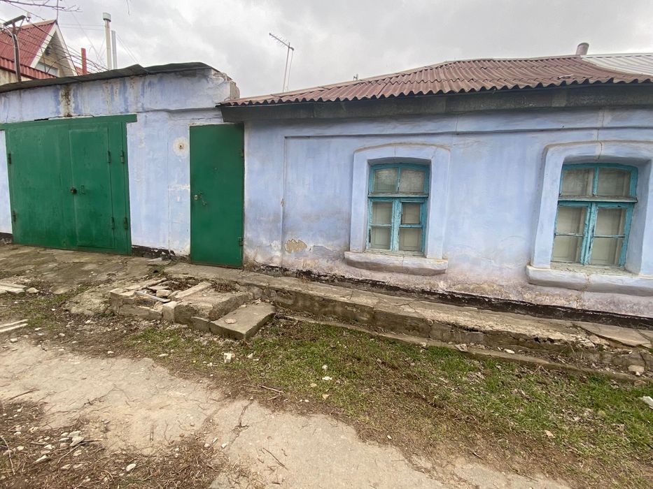Продам будинок з дIлянкою на 3 сотки, гаражем
