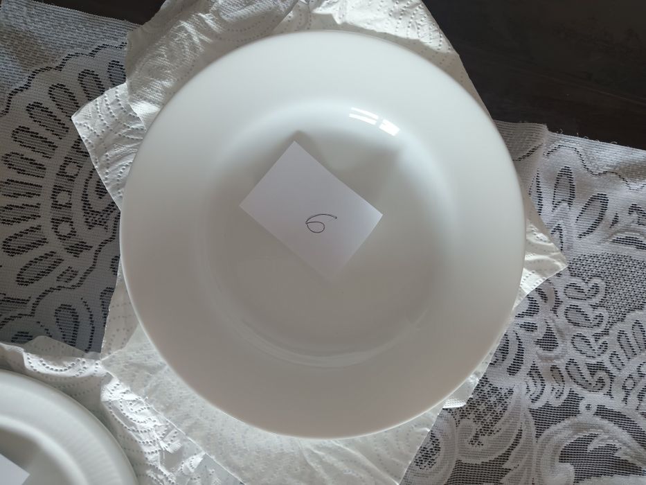 Oddam talerze białe głębokie i płaskie