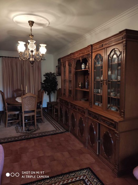 Mobilia de Sala de Jantar em bom estado.