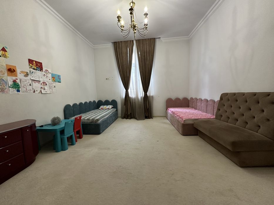 Здається будинок Центр Університет