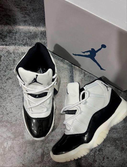 Кроссовки jordan 11 grey black