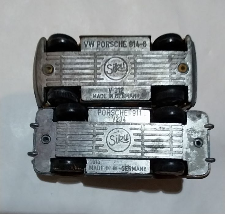 2 miniaturas antigas Siku