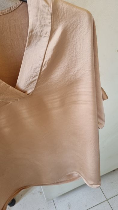 Blusa de senhora nova dourada