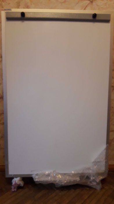 Флипчарт UkrBoards магнитно-маркерный тренога почти новый