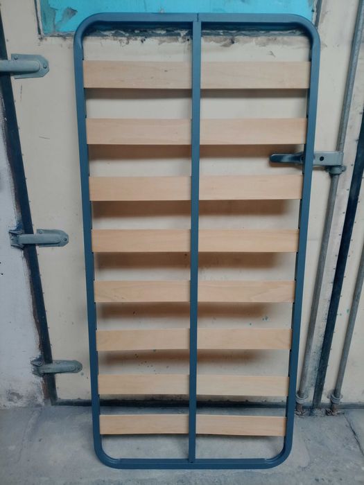 Estrado 190x90 com pés (desmontados) – bom estado