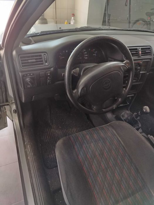 Opel Vectra 1.6i